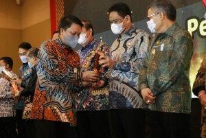 Salut, Barru Raih Penghargaan Tiga Terbaik Kualitas Dokumen Perencanaan Se-Sulsel