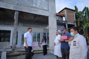 Kenakan Baju Putih, Ketua DPW PPP Sapa Warga Desa Lalabata