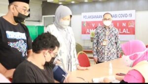 Maksimalkan Peran Melawan Pandemi C-19, Anggota DPR RI Hasnah Syam Gelar Vaksinasi