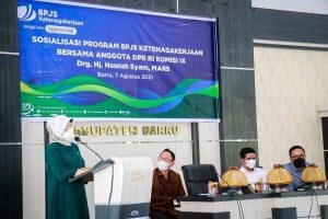 Daftarkan Ibu PKK Barru, Kepala BPJS Ketenagakerjaan Puji Hasnah Syam