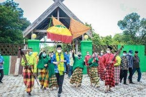 Bupati Barru Menyampaikan Haru Kepada Warga Lapao atas Kacintaan Tradisi