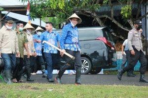 Bupati Barru Hadiri Mappalili Musim Tanam 2021/2022