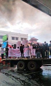 Nekat “Putihkan” BBM Premium, Jokowi Ma’Ruf di Kritik Mahasiswa