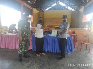 Kades Pancana Salurkan Sertifikat Tanah program PTSL 2021