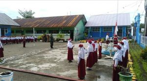 Keren, Babinsa Sertu Irwan Jadi Pembina Upacara di SDN 144 Kabupatan Barru