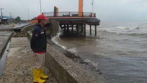Wabup Barru Sambangi Warga Terdampak Di Anjungan Pantai Sumpang dan Sekitarnya