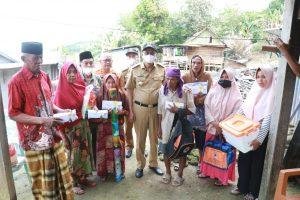 Bupati Barru Bantu Korban Kebakaran di Dusun Pacciro