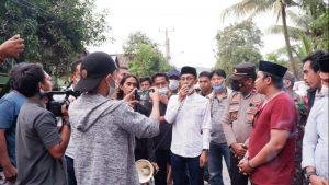 Tuntut Perbaikan Jalan Poros Pekkae-Soppeng, Ketua DPRD Barru Janji Siap Kawal Hingga Diperbaiki