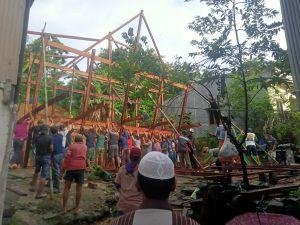 Tradisi Orang Barru “Mappatettong Bola” di Desa Lempang