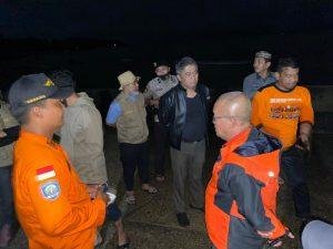 Kapal Rusak, 7 Orang Terjebak di Perairan Barru