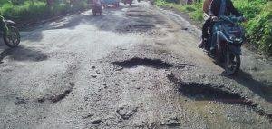 Kembali, Jalan Berlubang Pekkae-Soppeng Mengakibatkan Kecelakaan