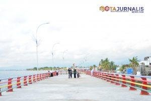 Rusak Akibat Hantaman Ombak, Bupati Barru: Insya Allah Tanggul Pantai Sumpang Binangae Segera di Kerja