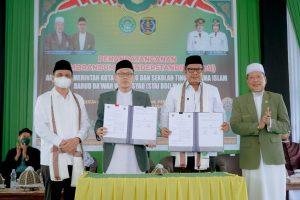 Penuhi Nadzar, Bupati Barru Temani Walikota Bontang ke DDI Mangkoso