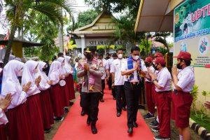 Bersama Bupati Suardi Saleh, Sukseskan Vaksinasi Covid-19 Jadi Even Kedua Kapolda Sulsel di Barru
