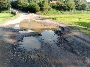 Warga Keluhkan Kondisi Jalan Rusak di Desa Pattappa Pujananting Barru