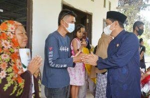 Gerak Cepat Bupati Barru, Membuat Warga Korban Kebakaran Terharu