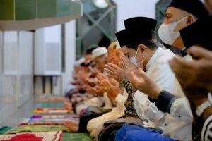 Bupati Barru : Ada Hikmah di Balik Pandemi Seperti Yang Saya Rasakan Menjadi Imam dan Khatib Idul Fitri