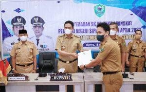 Secara Virtual, Bupati Barru serahkan SK Kenaikan Pangkat PNS 2022