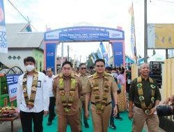 Bupati Barru Bersama Warga Pancana Menjadi Meriah Menyambut Kedatangan Tamu Daerah