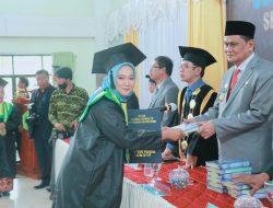 Suardi Saleh Memberikan Semangat Kepada Sarjana Baru