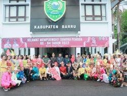 Dihadapan Bupati Suardi Saleh, Putra-Putri Barru Hadirkan 35 Ragam Pakaian Adat Indonesia