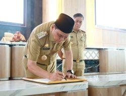 Sepakat, Bupati Barru Menyaksikan Penandatanganan Perjanjian Kinerja Tahun 2023