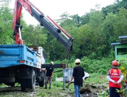 Ambruk Usai Tertimpa Pohon, PLN Barru Lakukan Perbaikan