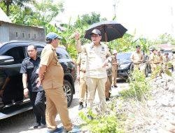 Tinjau Langsung Penyebab Banjir di Bojo, Bupati Barru Beri Solusi