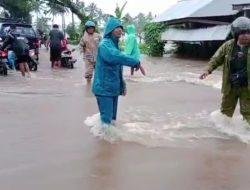 Respon Cepat, Personil Polres Barru Tangani Banjir Di Desa Lalabata 