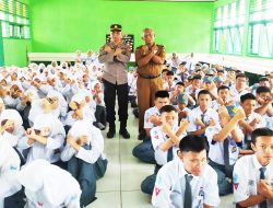 Sasar Pelajar, Polisi Sosialisasi Bahaya Narkoba Di SMA Negeri 5 Barru