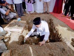 Bupati Barru Letakan Batu Pertama Pembagunan Masjid Di Gempunge