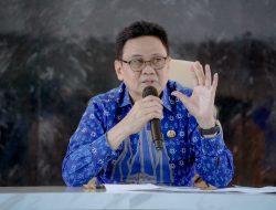 Bupati Barru Serahkan Piagam Kepada Camat, Lurah, dan Desa Dalam Pelaksanakan Musrenbang RKPD Kabupaten Barru