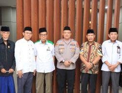 AKBP Dodik Salurkan 350 Zakat Bagi Personel