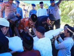 Bersama Warga, AKBP Dodik Ikut Angkat Jenazah Aipda Muhlis Hingga ke Liang Lahat