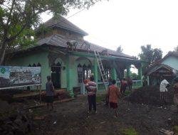 Peduli, Komunitas Pemuda Cinta Agama Renovasi Masjid Tua 