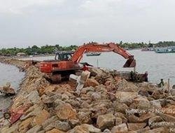 Diduga Proyek Break Water Beba Menggunakan Material Dari Tambang Ilegal 