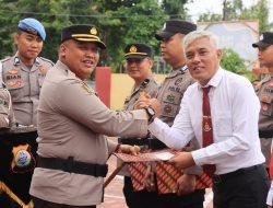Awal 2024, Kapolres Barru Beri Penghargaan Kepada Personel Perwira dan Binatara