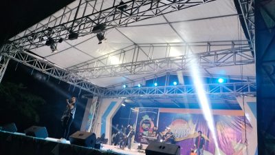 FOTO: Malam Puncak HJB ke-64, Masyarakat Barru Dihibur Artis-artis Bugis