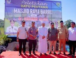 Bersama Pj Gubernur Sulsel, Suardi Saleh Letakkan Batu Pertama Pembangunan Masjid Raya Barru