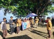 Peduli Lingkungan, Puluhan Mahasiswa STIA Al-Gazali Barru Bersihkan Pantai Ujung Batu 