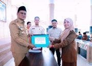 Bupati Barru Serahkan PBB-P2 Kepada Camat se-Kabupaten Barru