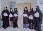 Plt. Ketua TP PKK Barru Silaturahmi dan Bagikan Sembako di Sekolah Wahdah Islamiyah