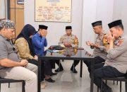 Sebanyak 334 Personel Polres Barru Salurkan Zakat