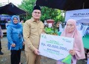 Bersama Baznas, Bupati Barru Berikan Santunan kepada Warga Coppo