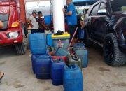 Antrian Panjang, SPBU Rama Barru Diduga Layani Pengisian BBM Solar Gunakan Jerigen