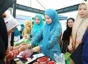 Plt Ketua PKK Barru Launching Gerakan Pangan Murah di Balusu