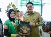 Bupati Barru Serahkan Penghargaan Kepada 10 Siswa-siswa Berprestasi