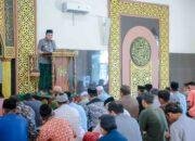Usai Sholat Jumat Bupati Barru Serahkan Bantuan Pembangunan Masjid di Sumpang Binangae