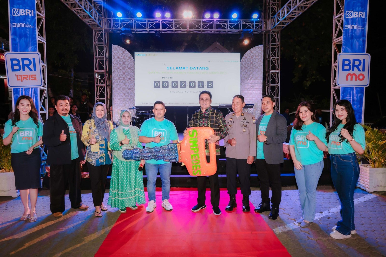 Bupati Barru Serahkan Hadiah Mobil di Acara Simpedes Periode II 2023