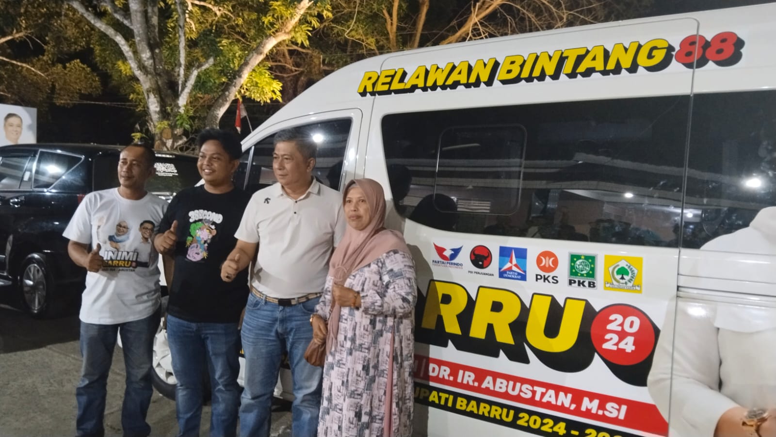 Relawan Bintang 88 Commumity Serahkan 1 Unit Mini Bus Hiace Untuk Pasangan Ina-Abustan